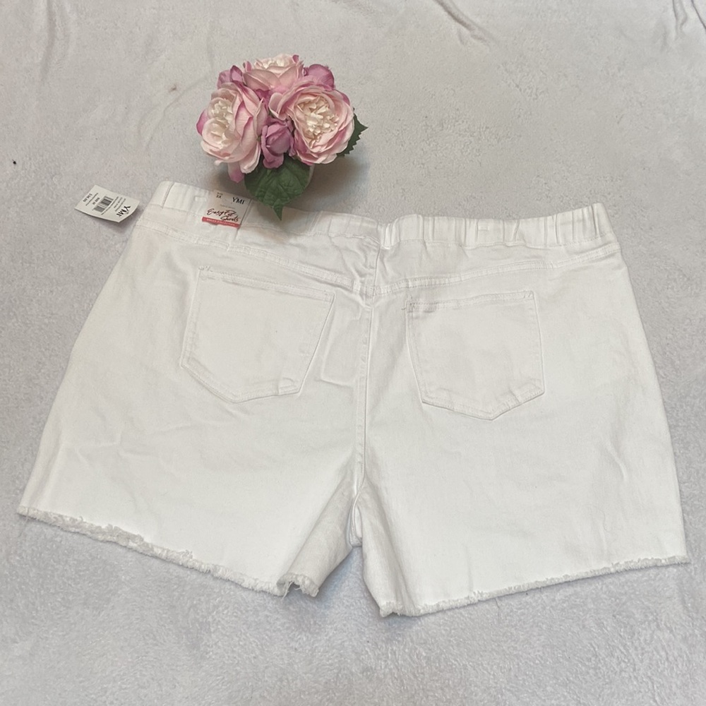 YMI Dream Collection Size 3X Easy Fit White Shorts NWT - Picture 9 of 10